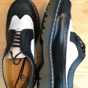 Dr. Martens 3989 Wingtip Brogue Bex